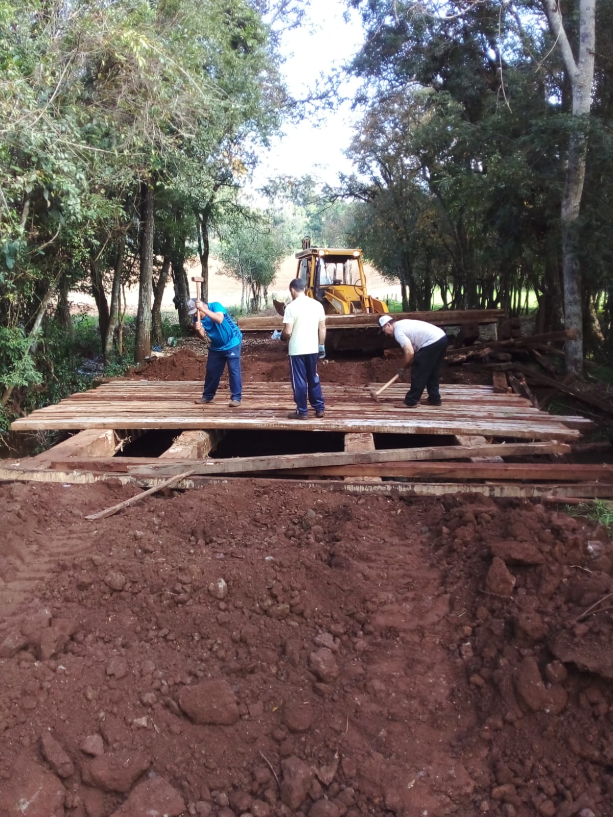 Secretaria de Infraestrutura Rural segue atuando intensamente na revitalização das estradas do interior do município
